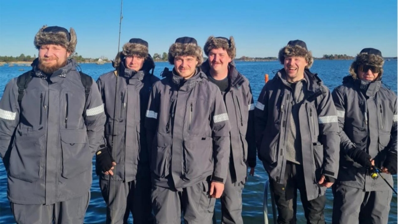 ملابس صيد السمك على الجليد ملابس صيد السمك على الجليد