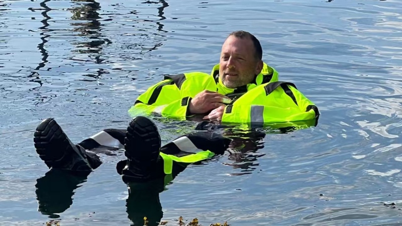 ملابس صيد السمك على الجليد ملابس صيد السمك على الجليد