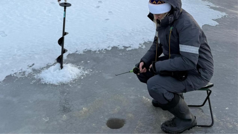 ملابس صيد السمك على الجليد ملابس صيد السمك على الجليد