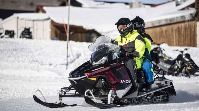 スノーモービル乗馬