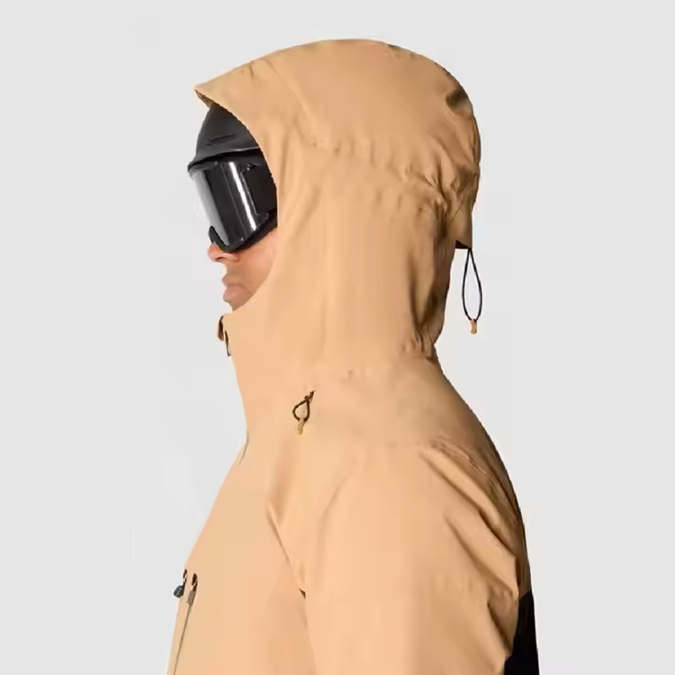 Warme Skijacke für den Winter im Freien